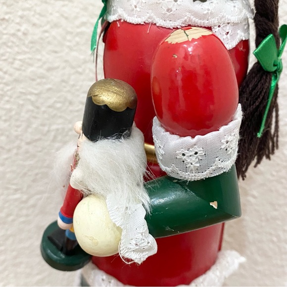 2007 Limited Edition Ballerina Nutcracker Holding Toy Soldier 14” Nutcracker - Picture 8 of 16